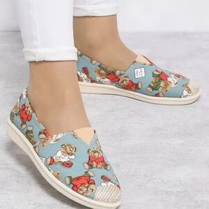 Moequi Canvas shoes Sz 8 Brand New women’s slip on chic whimsical Christmas vibe